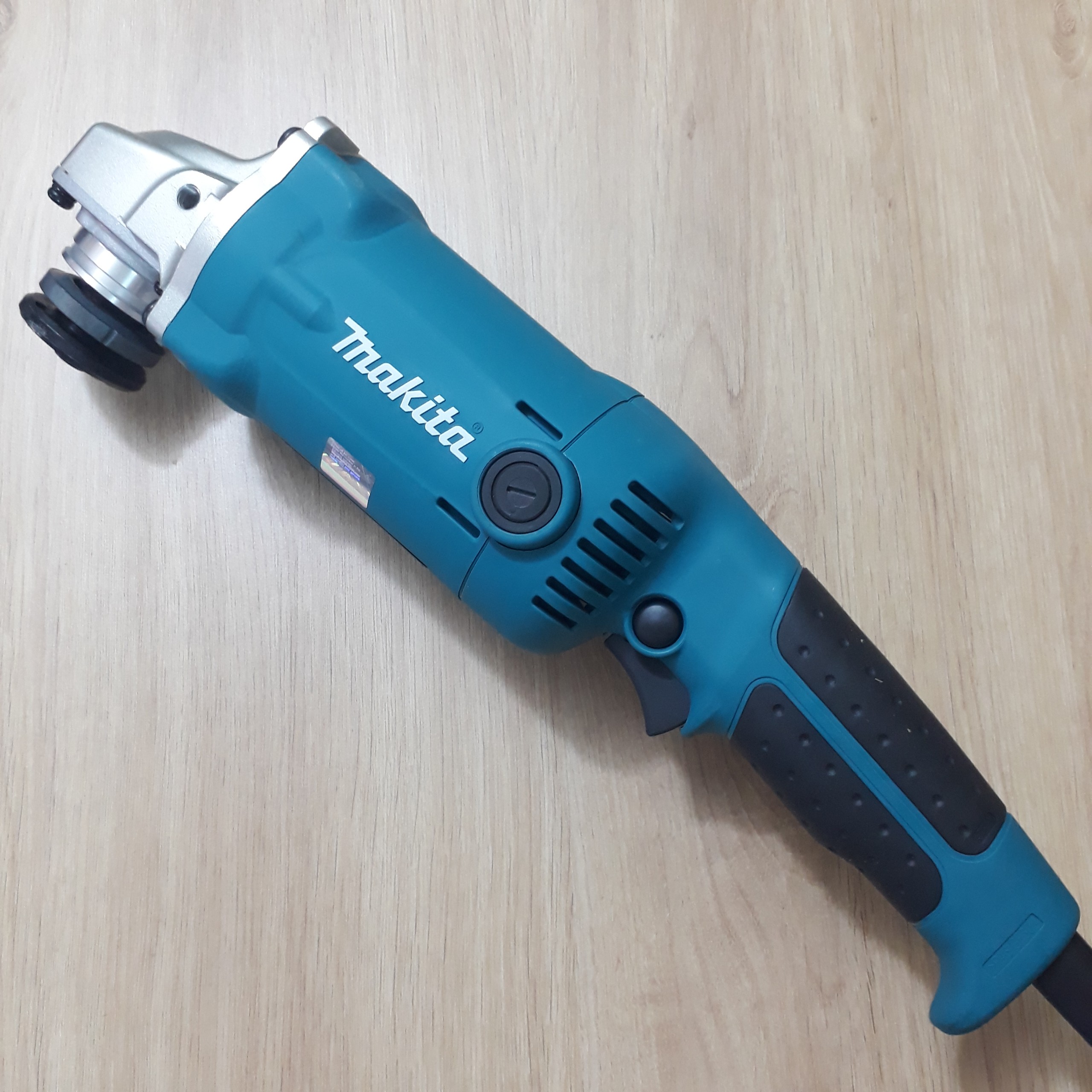 Máy mài góc 150mm Makita GA6010 GA6010 Makita | Giá rẻ nhất - Công Ty TNHH Thương Mại Dịch Vụ Đạt Tâm