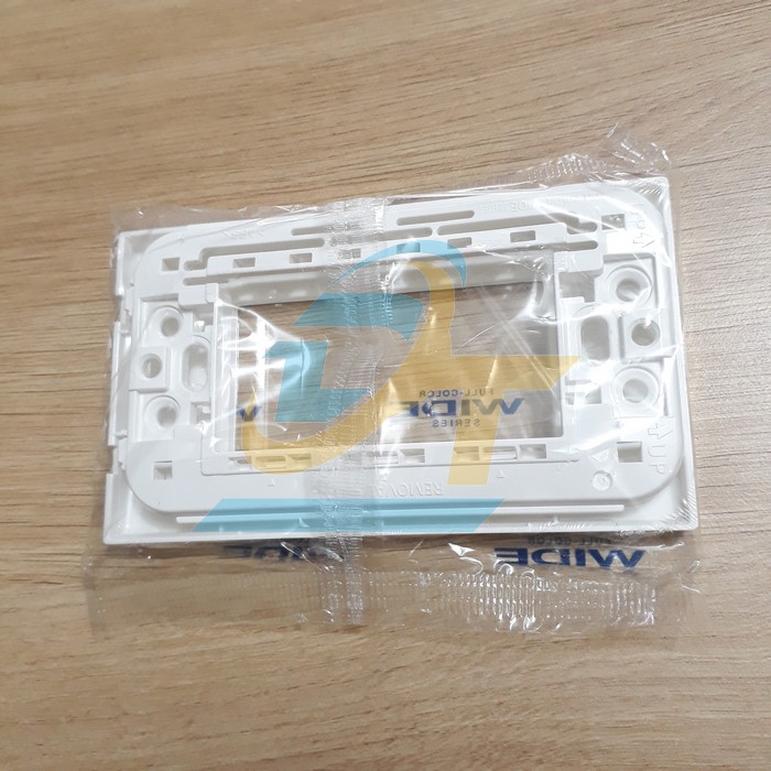 Mặt dùng cho 3 thiết bị Panasonic Wide WEV68030SW WEV68030SW Panasonic | Giá rẻ nhất - Công Ty TNHH Thương Mại Dịch Vụ Đạt Tâm