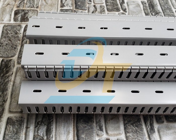 Máng nhựa răng lược 45x45x1700mm  VietNam | Giá rẻ nhất - Công Ty TNHH Thương Mại Dịch Vụ Đạt Tâm