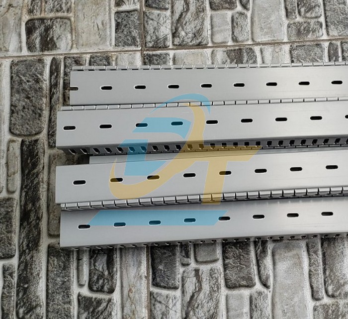 Máng nhựa răng lược 45x45x1700mm  VietNam | Giá rẻ nhất - Công Ty TNHH Thương Mại Dịch Vụ Đạt Tâm